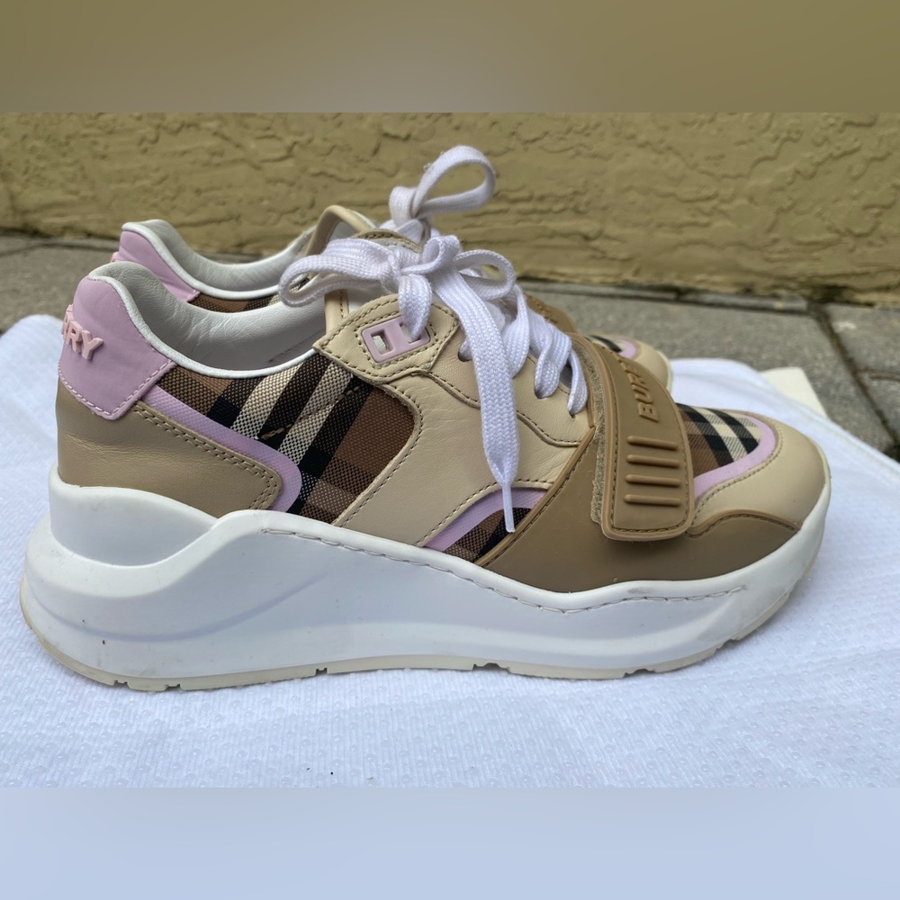 Burberry Ramsey Lace Up Sneakers